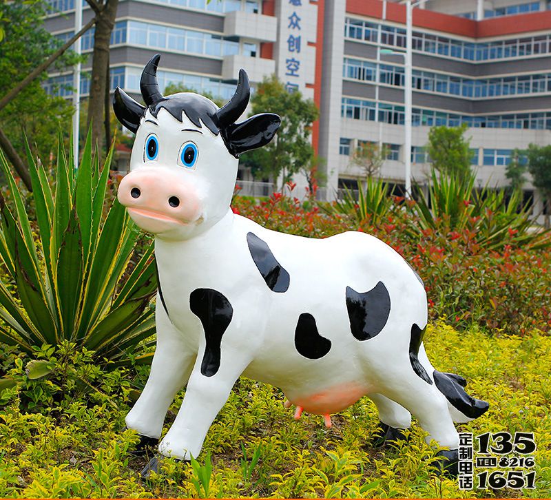 戶外廣場(chǎng)玻璃鋼仿真奶牛雕塑 戶外廣場(chǎng)玻璃鋼仿真奶牛雕塑