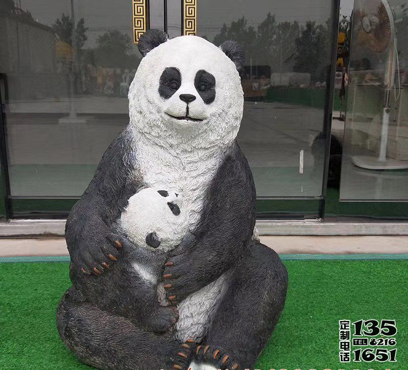 商業街店門口彩繪仿真玻璃鋼熊貓雕塑 商業街店門口彩繪仿真玻璃鋼熊貓雕塑