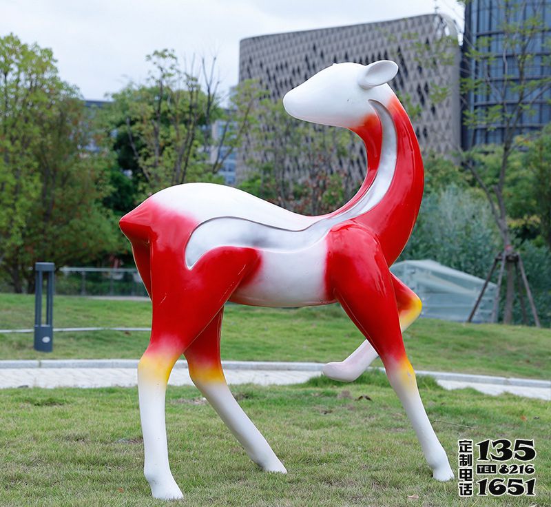 公園玻璃鋼創(chuàng)意彩繪小鹿雕塑 公園玻璃鋼創(chuàng)意彩繪小鹿雕塑